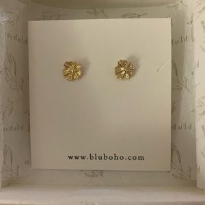 BLUBOHO Little Wildflower Earrings 14k gold vermeil - THE JILLY BOX SUMMER 2023